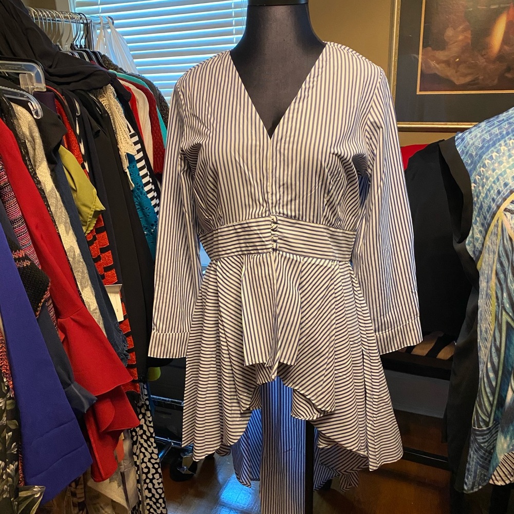Ashley Stewart hi lo top 18 fits like 16